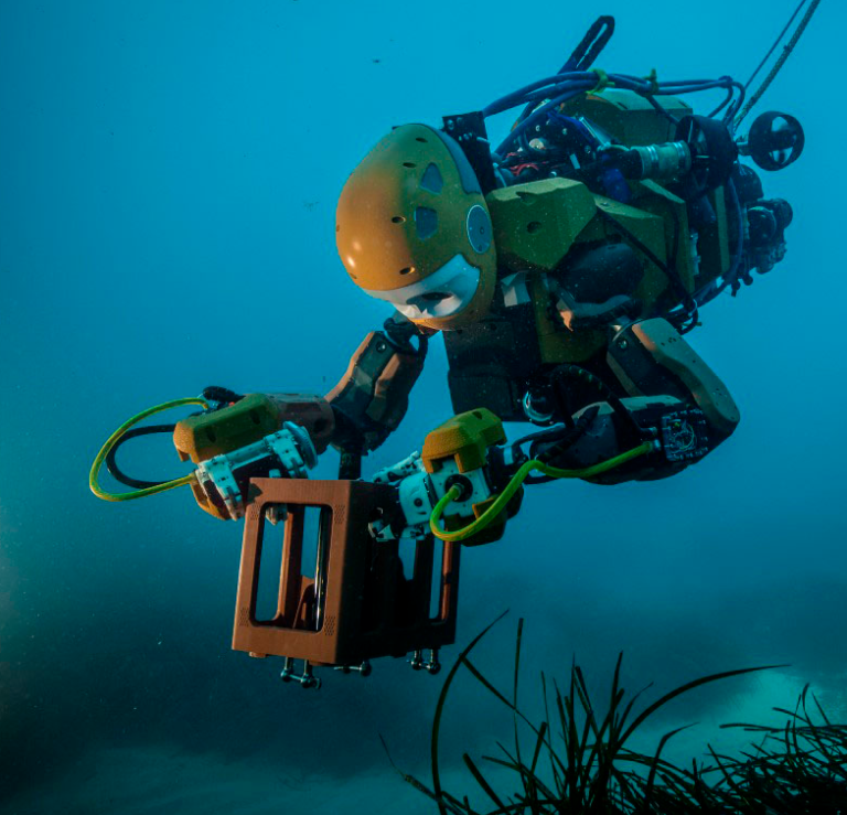 Robot sous-marin humanoïde bimanuel avec retour haptique Ocean One ...